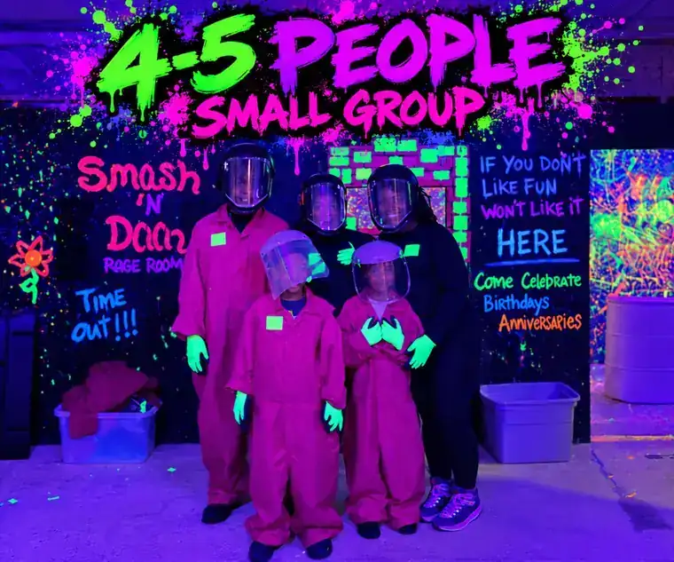 4 to 5 People - Small Group